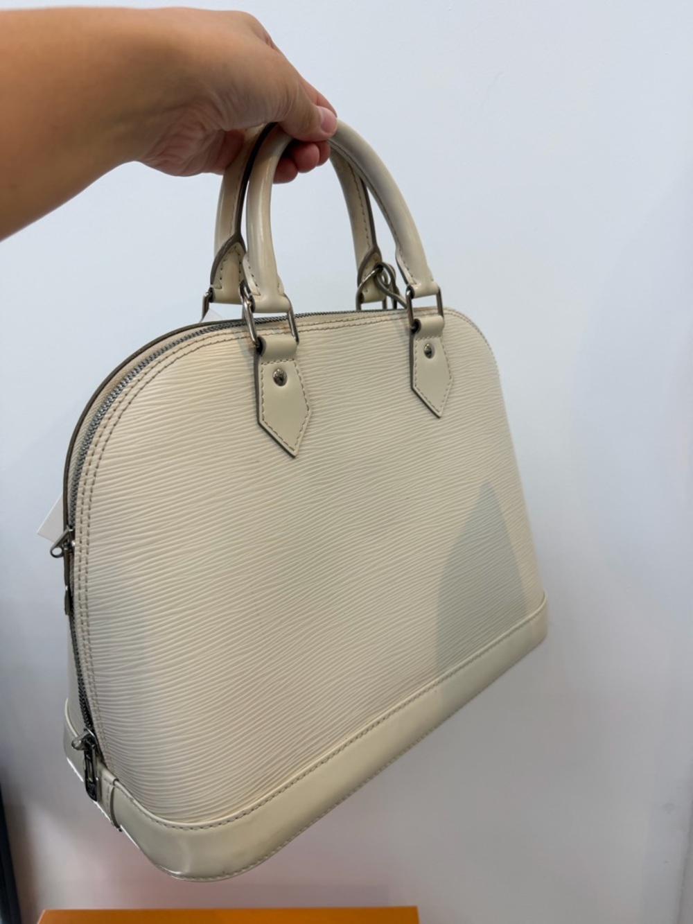 Louis Vuitton Cream Epi Leather Alma Satchel - Picture 5 of 7